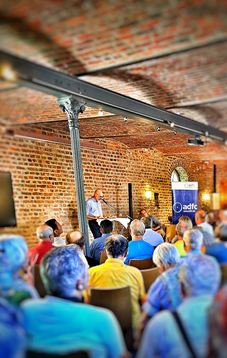 Axel Fell und Publikum bei der 25 Jahr Feier des ADFC Rhein-Erft Axel Fell und Publikum bei der 25 Jahr Feier des ADFC Rhein-Erft