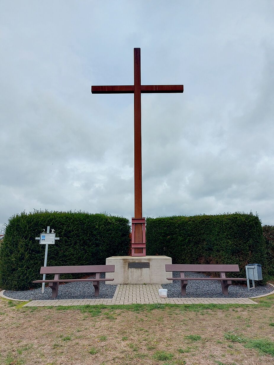 Bliesheimer Hochkreuz Eine Attraktion auf der Streuobstwiesentour: das Bliesheimer Hochkreuz