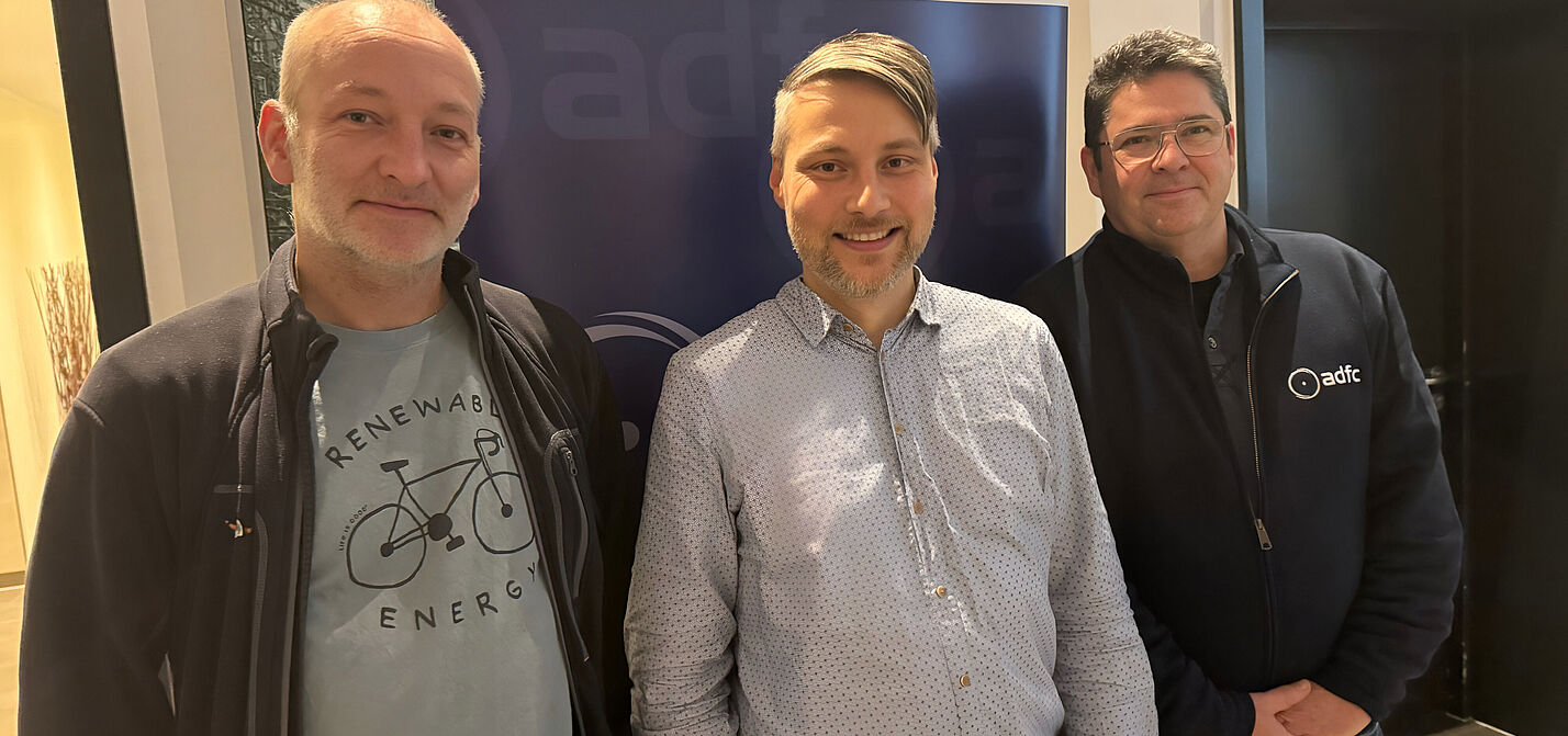 Neuer geschäftsführender Vorstand des ADFC Rhein-Erft Neuer geschäftsführender Vorstand des ADFC Rhein-Erft Sven Heitzler Nils von Pein Boris Lipinski 2. Vorsitzender 1. Vorsitzender Schatzmeister