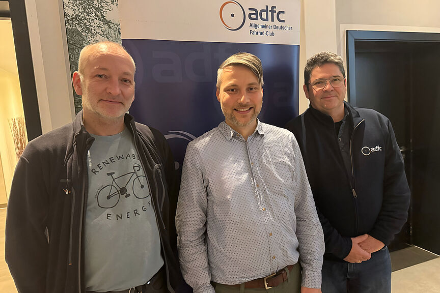 Neuer geschäftsführender Vorstand des ADFC Rhein-Erft Neuer geschäftsführender Vorstand des ADFC Rhein-Erft Sven Heitzler Nils von Pein Boris Lipinski 2. Vorsitzender 1. Vorsitzender Schatzmeister